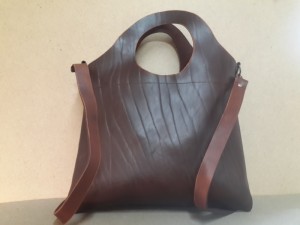 Женская сумка №311 из натуральной кожи – вид сзади